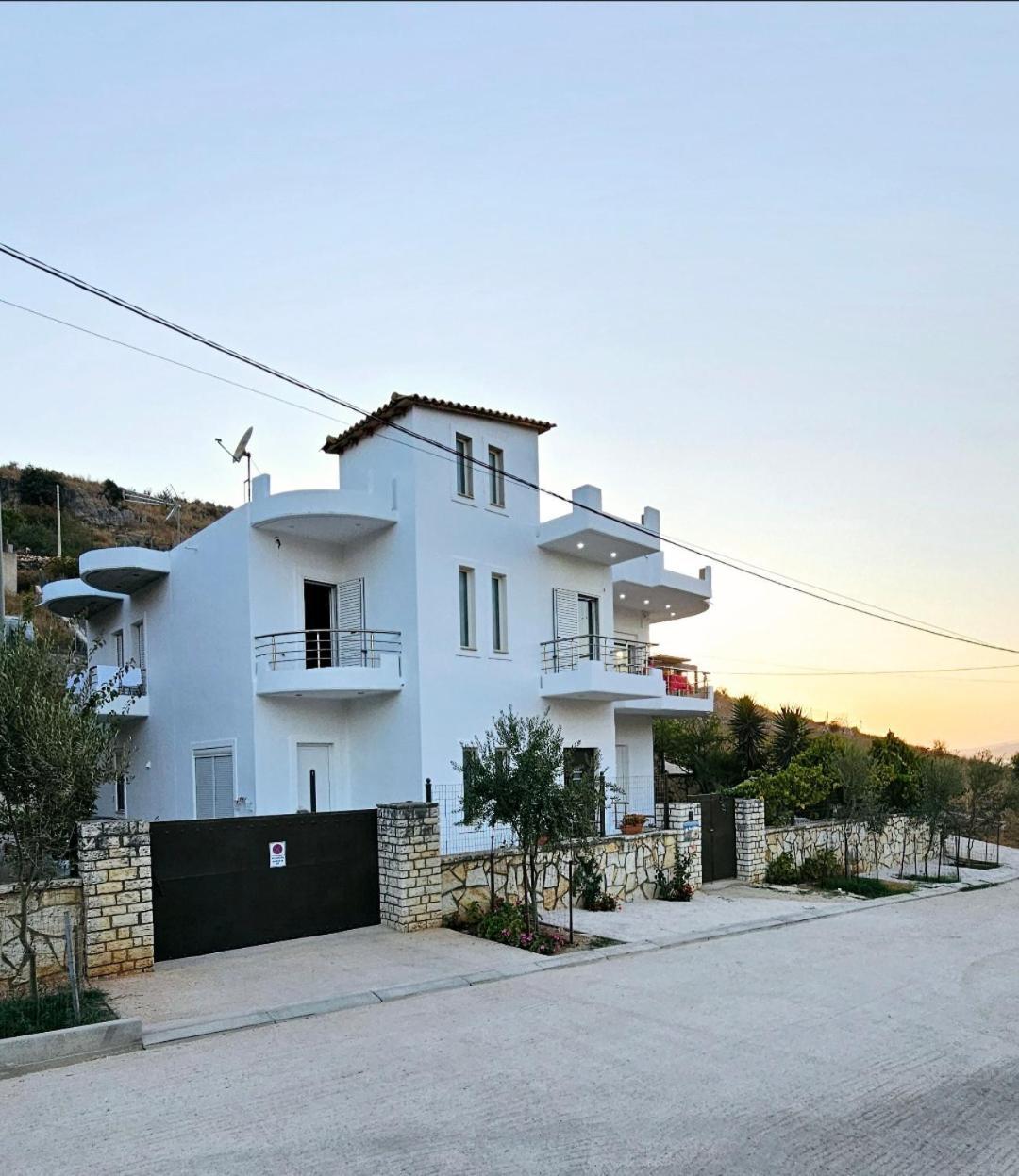 Blue Mare Apartments Sarandë Exterior foto